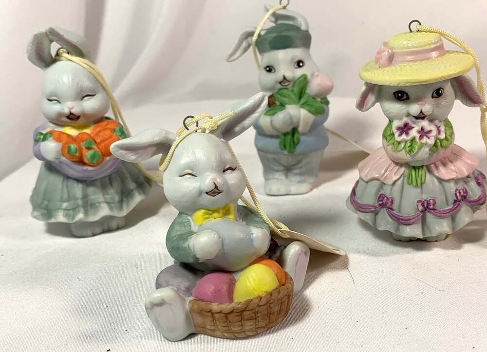 HTF Vintage Potpourri Press Easterbunny Figurines